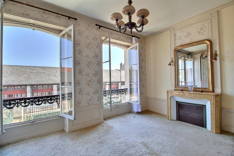 Demeure - 255 m² - 8 pièces