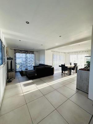 Maison - 121 m² - 6 pièces