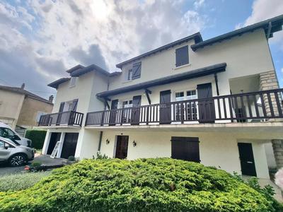 Maison - 218 m² - 9 pièces