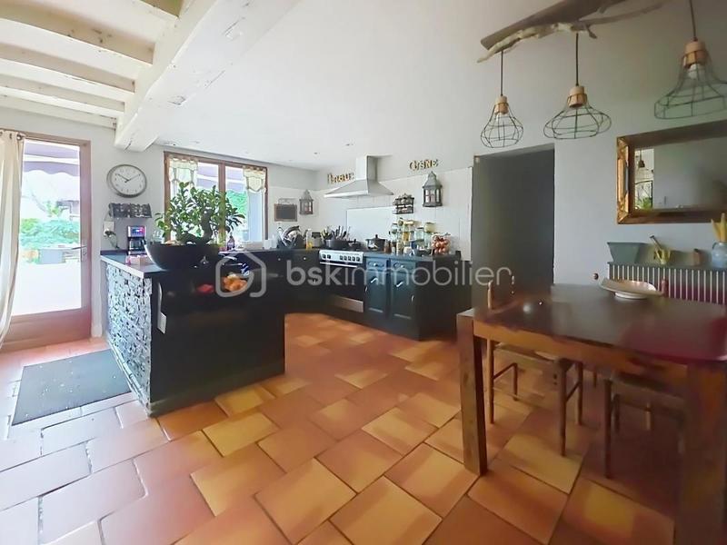 Propriété - 380 m² - 12 pièces