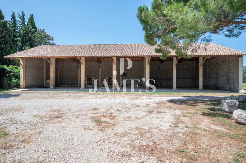 Maison - 420 m² - 8 pièces