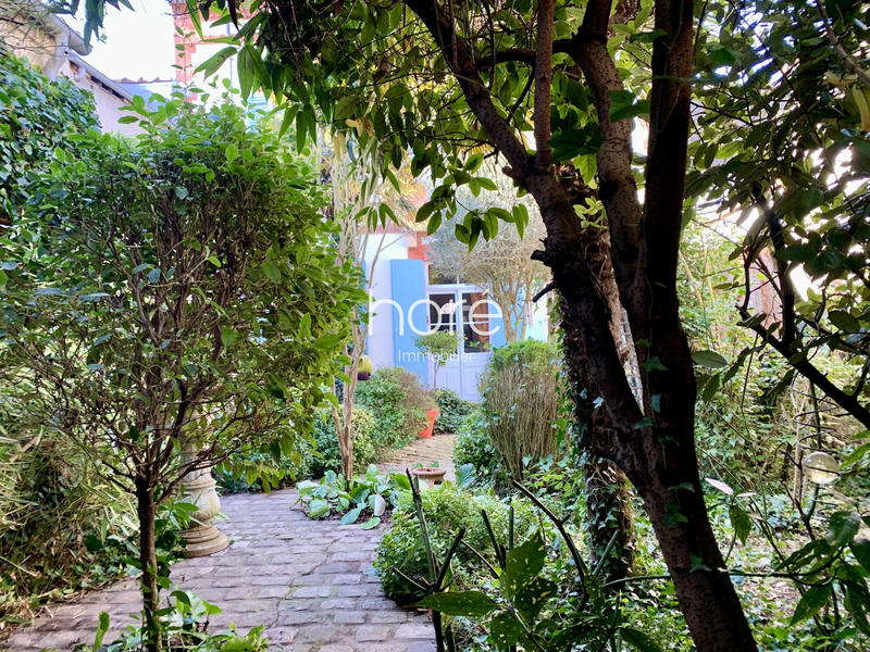 Maison - 210 m² - 9 pièces