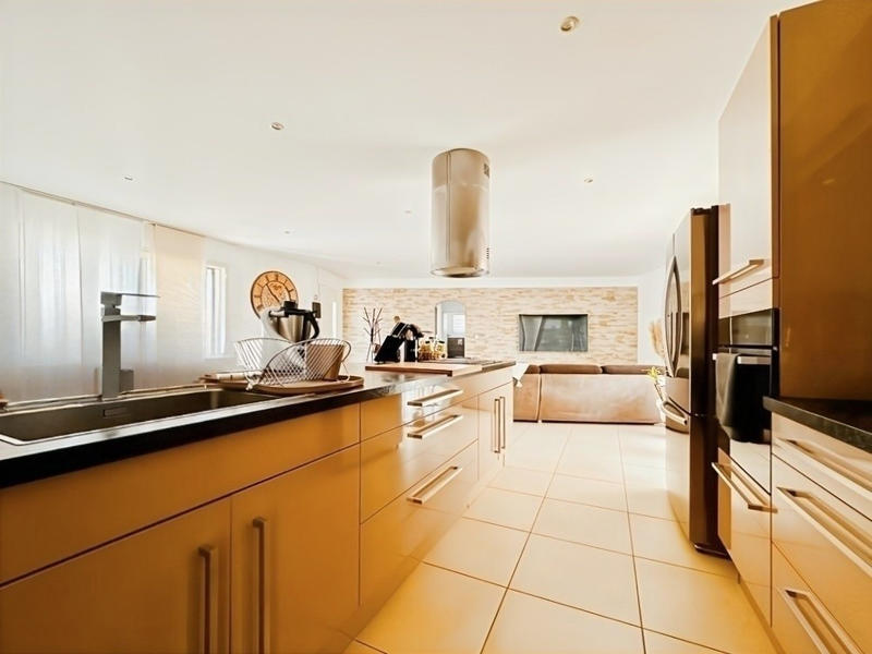 Maison - 90 m² - 5 pièces