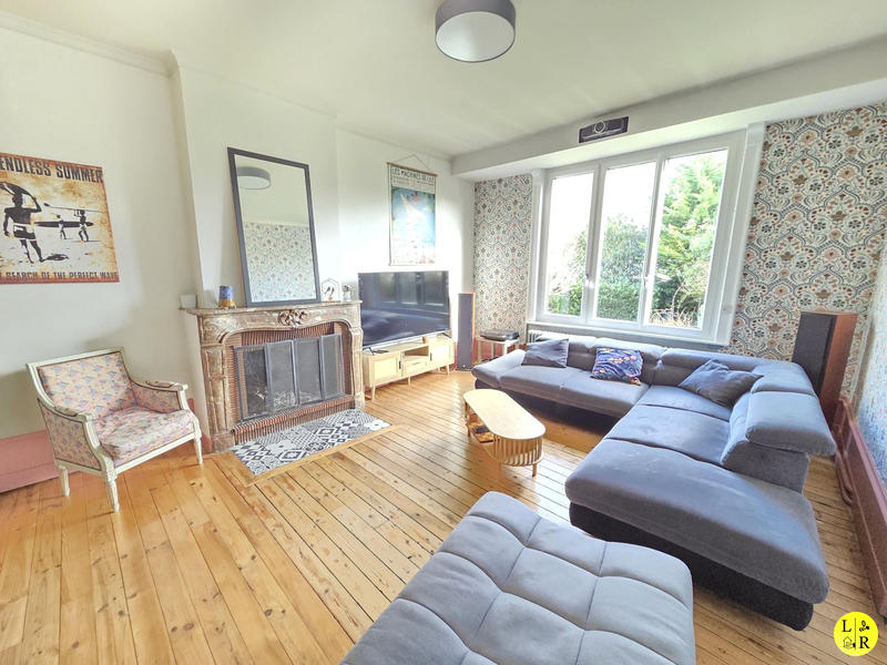 Maison - 248 m² - 9 pièces