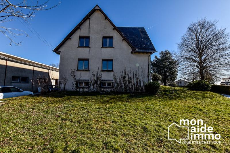 Maison traditionnelle - 240 m² - 9 pièces