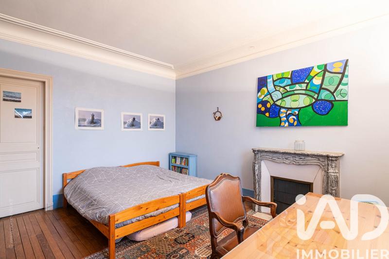 Maison - 210 m² - 8 pièces