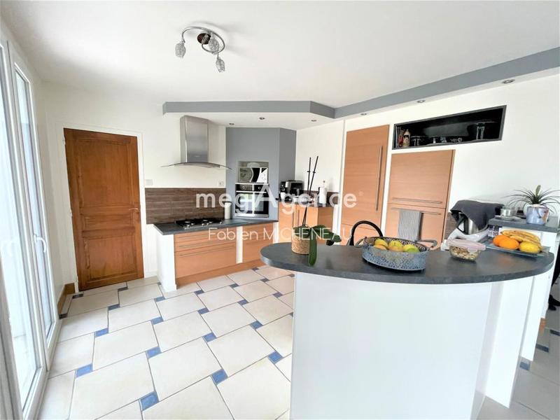 Maison - 170 m² - 11 pièces