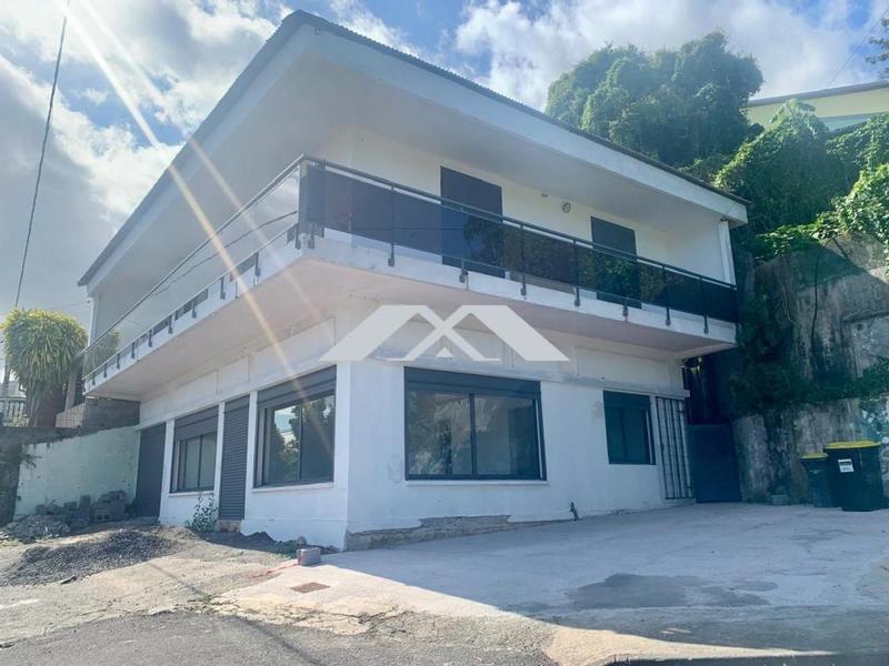 Local d'activité / Entrepôt - 118 m²