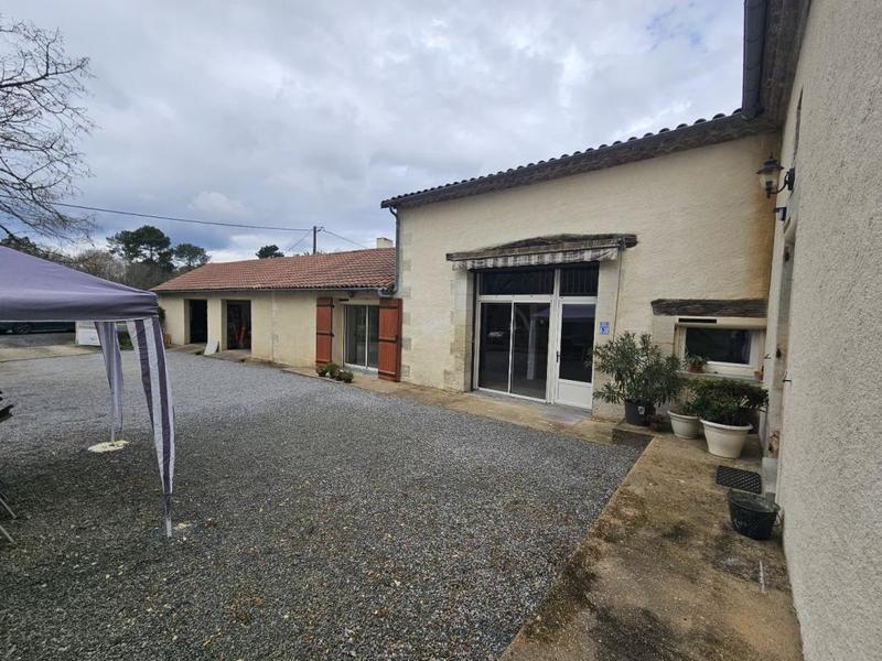 Maison - 247 m² - 8 pièces