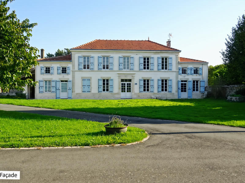 Maison - 295 m² - 10 pièces