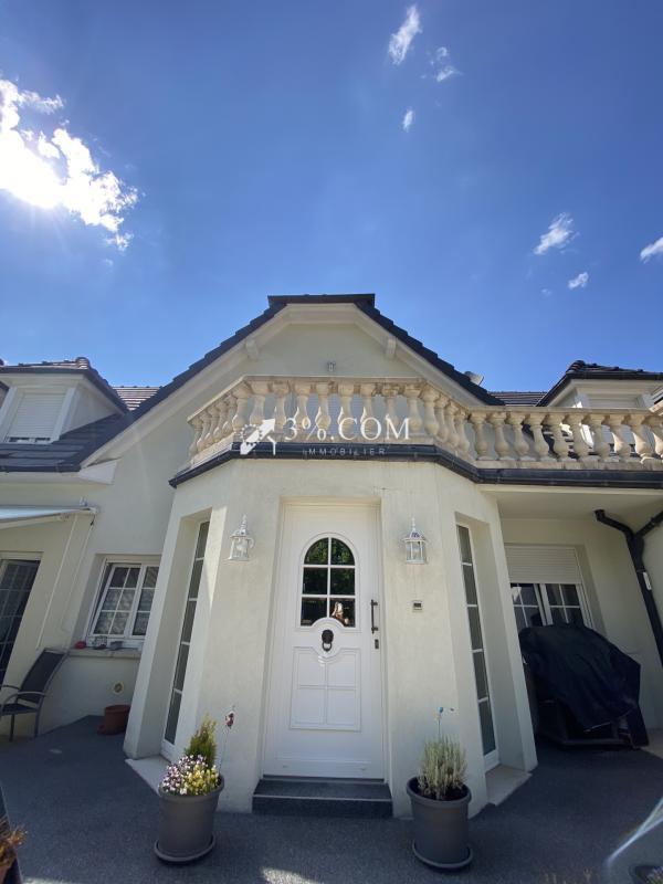 Demeure - 203 m² - 7 pièces