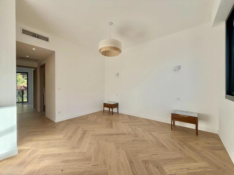 Maison - 212 m² - 6 pièces