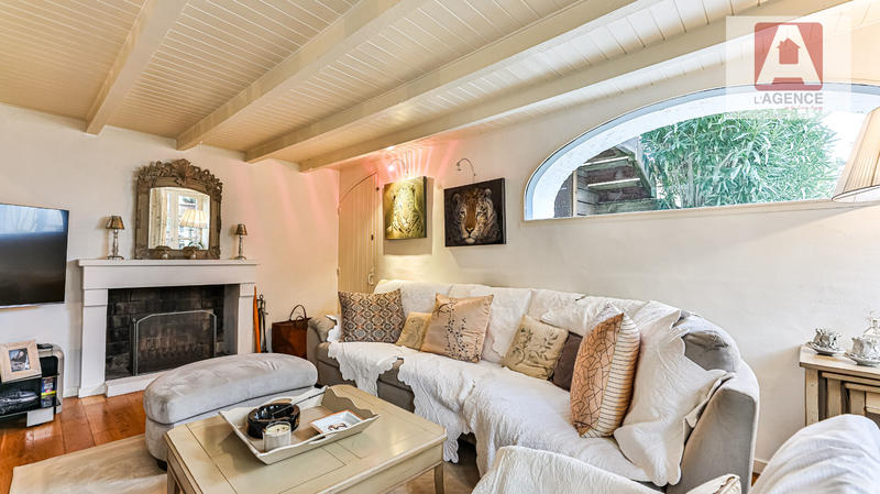 Maison - 234 m² - 7 pièces