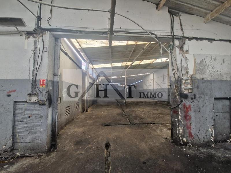 Entrepôt - 700 m²