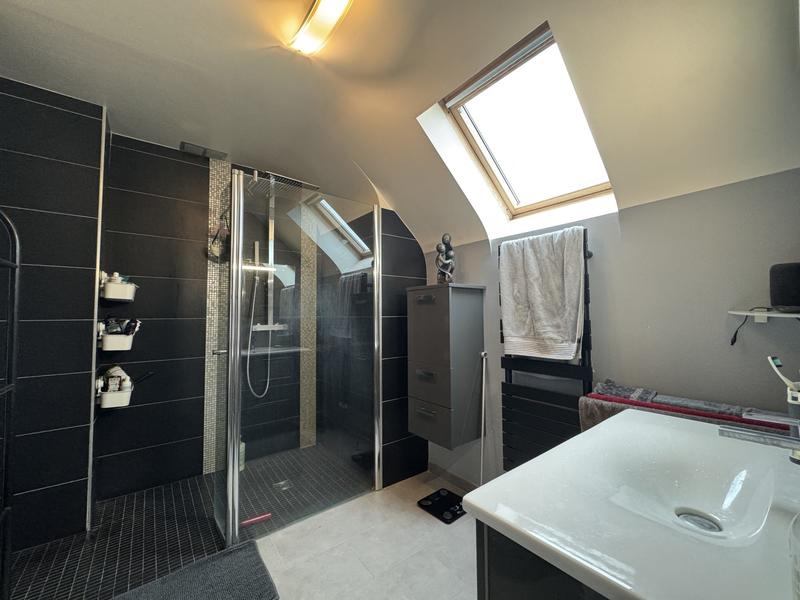 Maison - 210 m² - 6 pièces