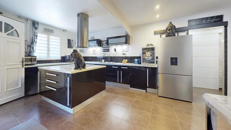 Maison - 181 m² - 9 pièces