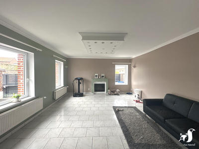 Maison - 245 m² - 8 pièces