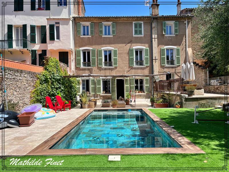 Maison - 185 m² - 7 pièces