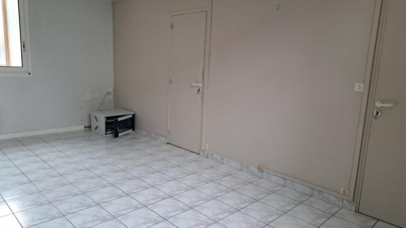 Local commercial - 70 m² - 4 pièces