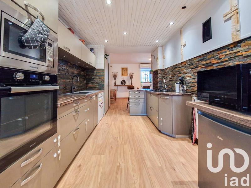 Maison - 220 m² - 9 pièces