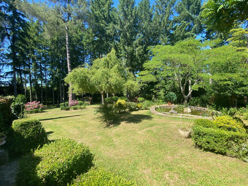 Maison - 216 m² - 7 pièces