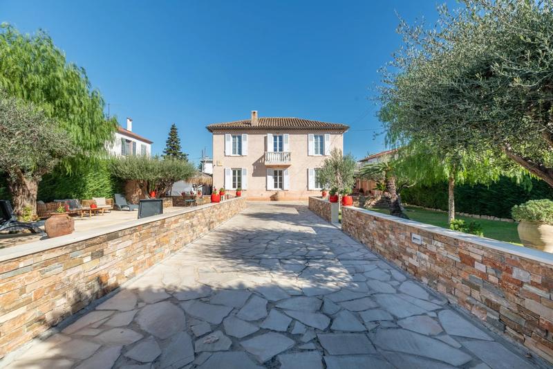 Maison - 168 m² - 7 pièces