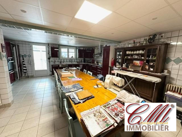 Maison - 385 m² - 11 pièces