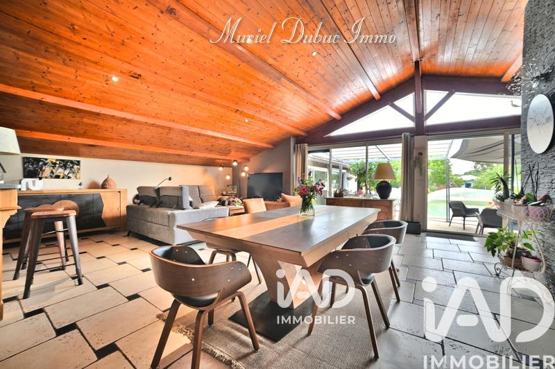 Maison - 239 m² - 8 pièces