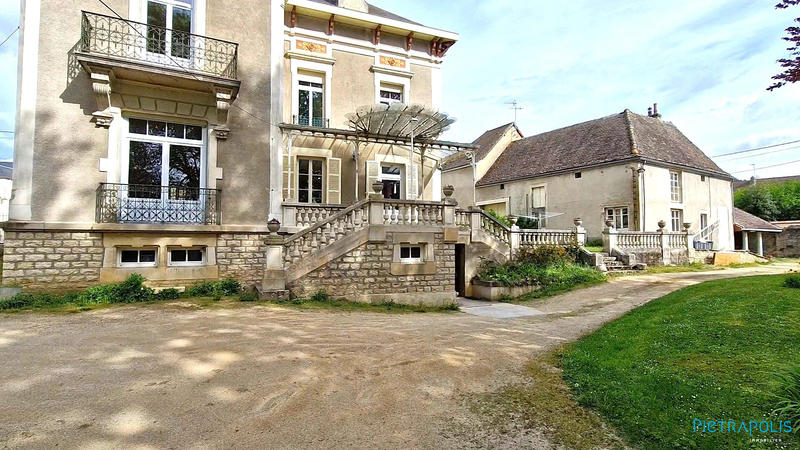 Maison - 342 m² - 12 pièces