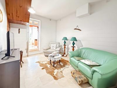 Maison - 94 m² - 8 pièces