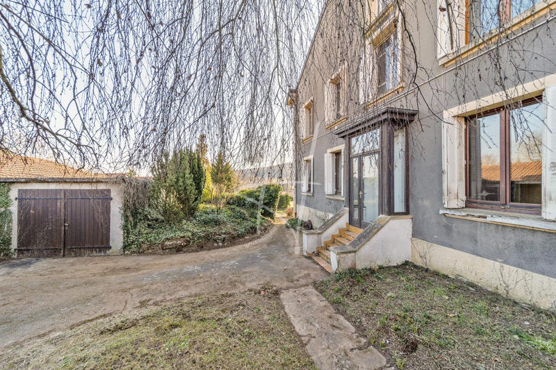 Maison - 210 m² - 6 pièces