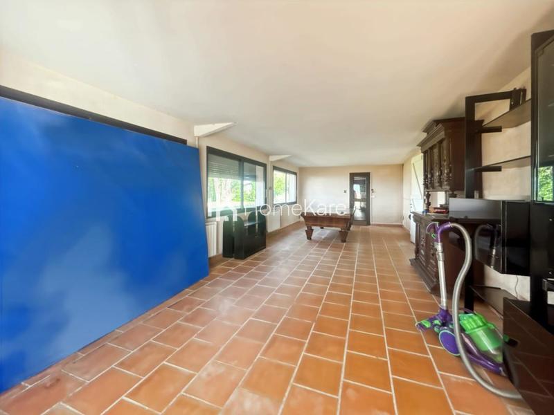 Propriété - 280 m² - 11 pièces