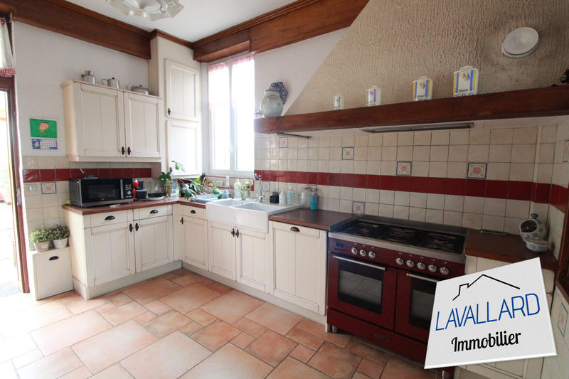 Maison - 207 m² - 10 pièces