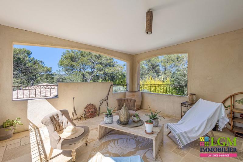 Villa - 250 m² - 9 pièces