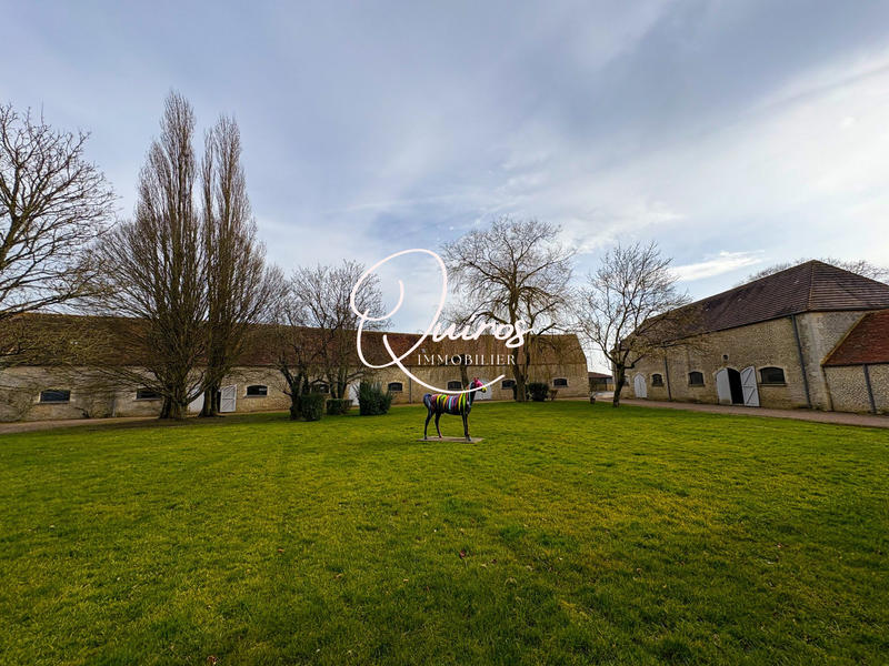 Maison - 287 m² - 10 pièces