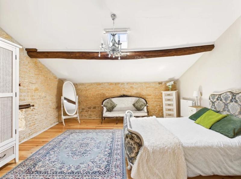 Maison - 234 m² - 10 pièces