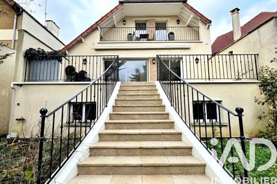 Maison - 160 m² - 9 pièces