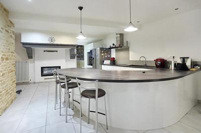 Maison - 324 m² - 8 pièces