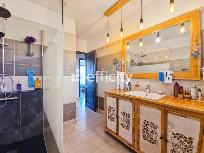 Pavillon - 218 m² - 9 pièces