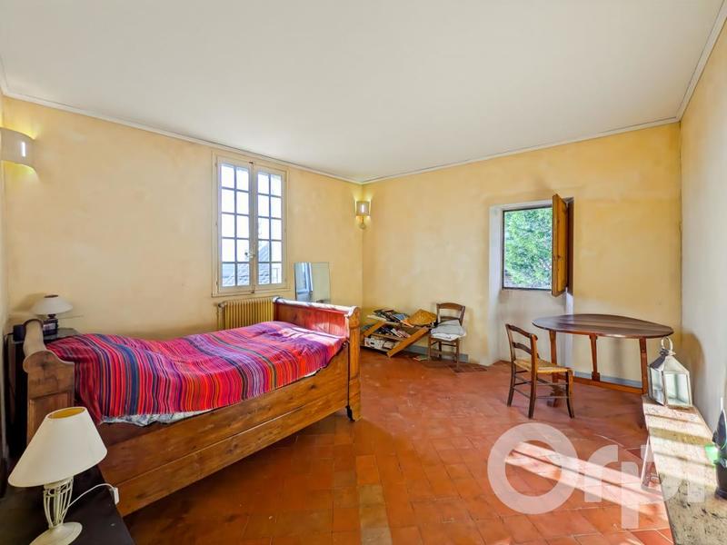 Maison - 285 m² - 9 pièces