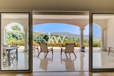 Maison - 225 m² - 8 pièces