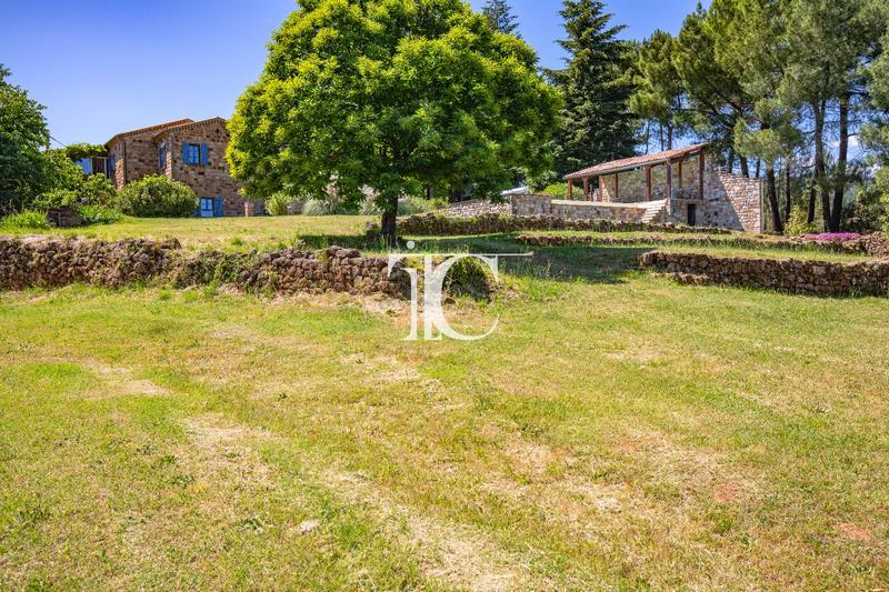 Maison - 301 m² - 8 pièces