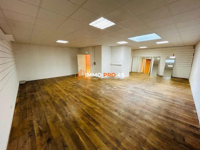 Local commercial - 380 m² - 3 pièces