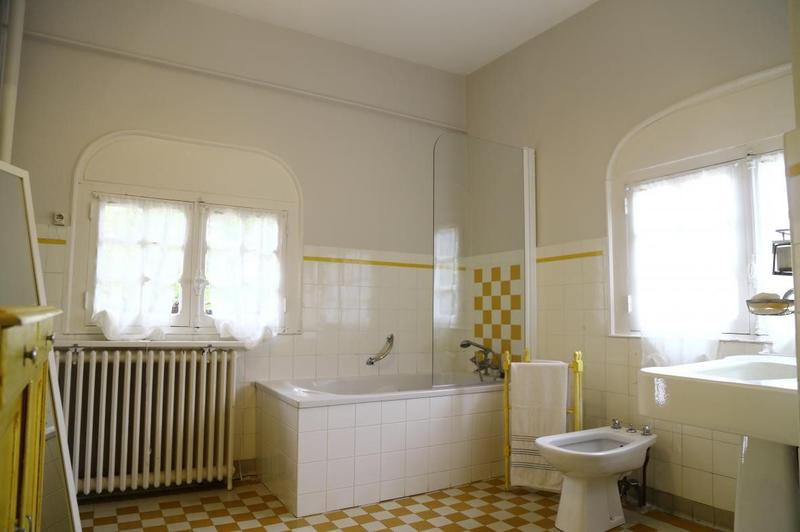 Maison traditionnelle - 260 m² - 8 pièces