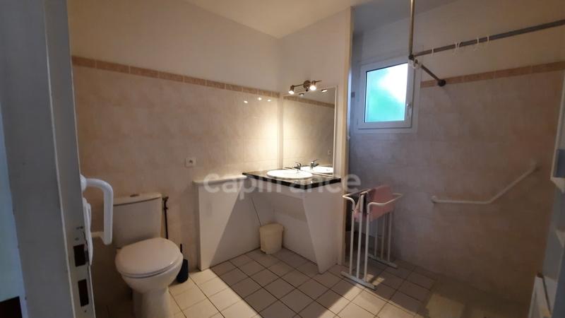 Maison - 225 m² - 9 pièces