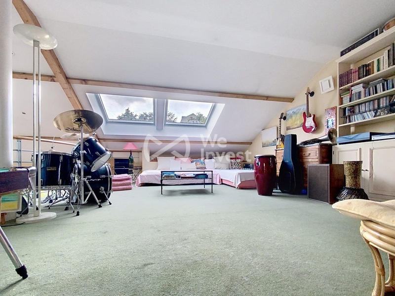 Maison - 247 m² - 11 pièces