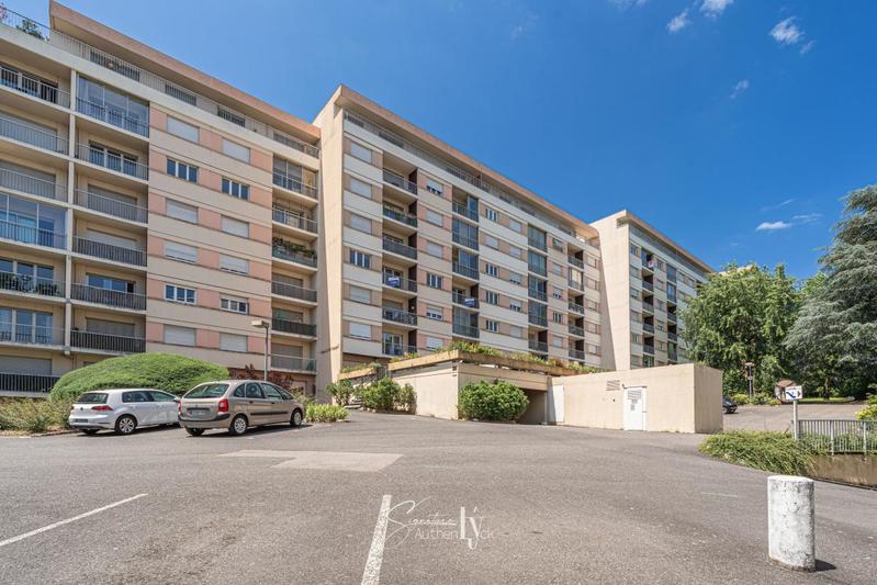 Appartement - 153 m² - 7 pièces