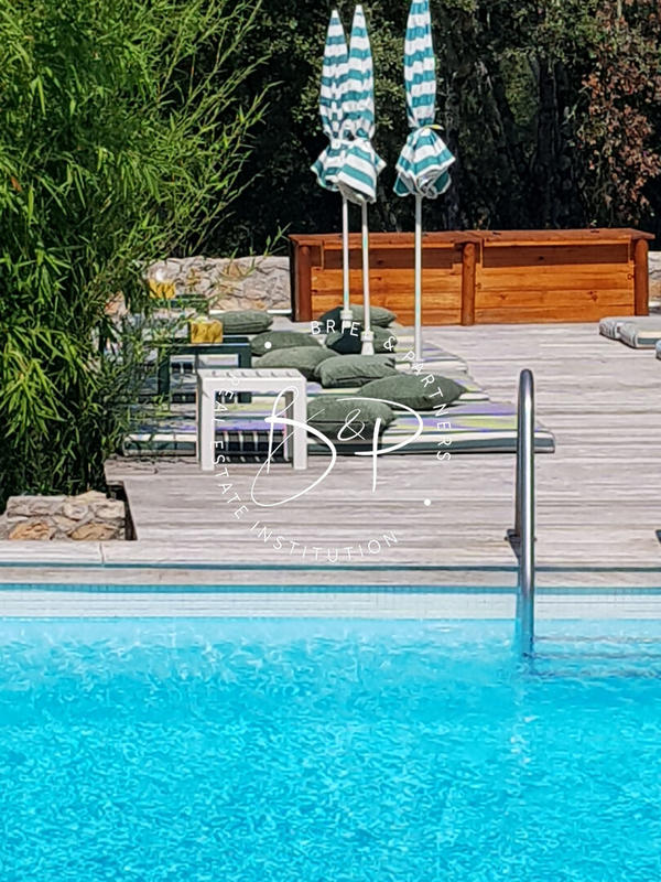 Maison - 236 m² - 10 pièces