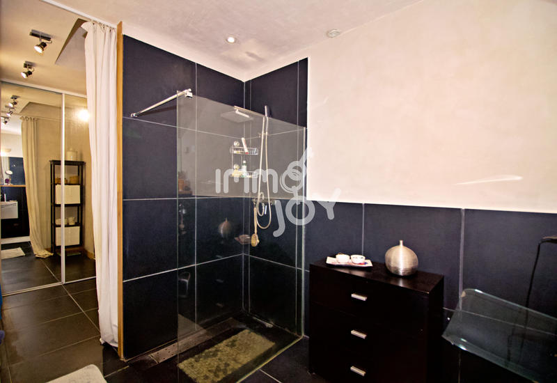 Maison - 305 m² - 11 pièces