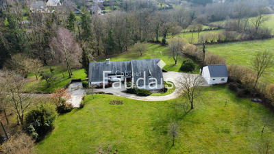 Maison - 275 m² - 9 pièces